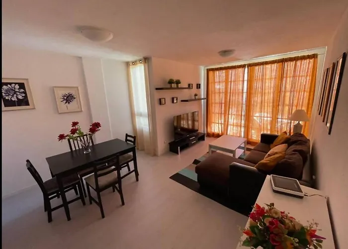 2 Americas 플라야데라스아메리카스